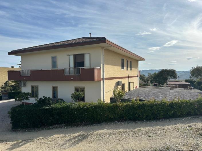 Image No.3-6 Bed Property for sale