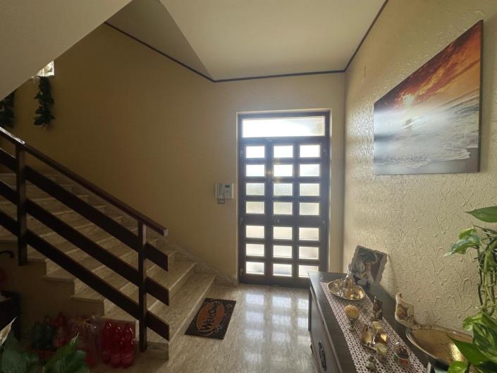 Image No.8-6 Bed Property for sale