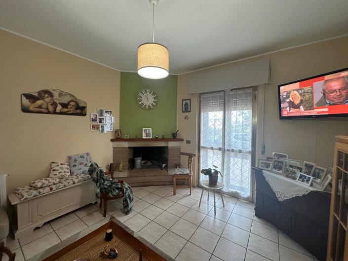 Image No.9-6 Bed Property for sale