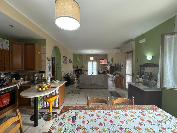 Image No.10-6 Bed Property for sale