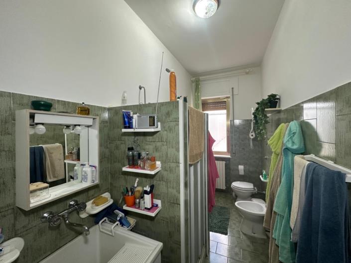 Image No.18-6 Bed Property for sale