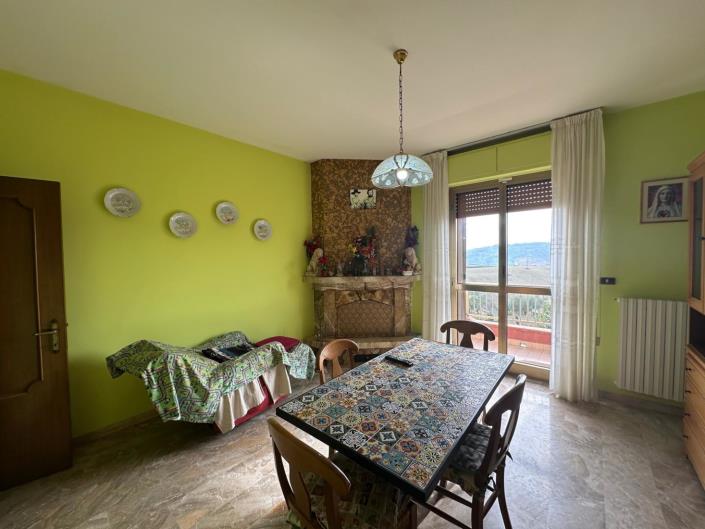 Image No.20-6 Bed Property for sale