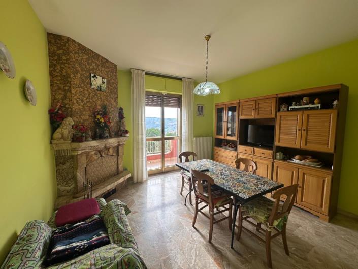 Image No.21-6 Bed Property for sale