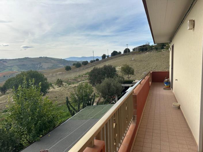 Image No.24-6 Bed Property for sale