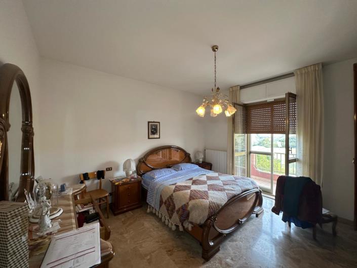 Image No.26-6 Bed Property for sale