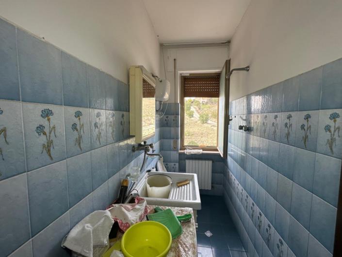 Image No.29-6 Bed Property for sale