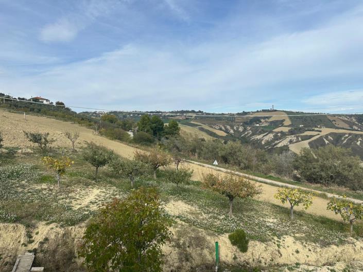 Image No.31-6 Bed Property for sale