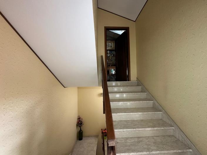 Image No.32-6 Bed Property for sale