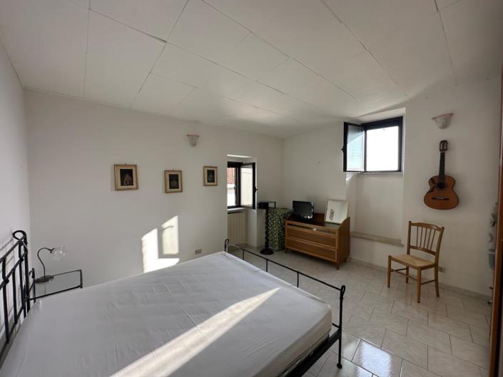 Image No.22-2 Bed House for sale