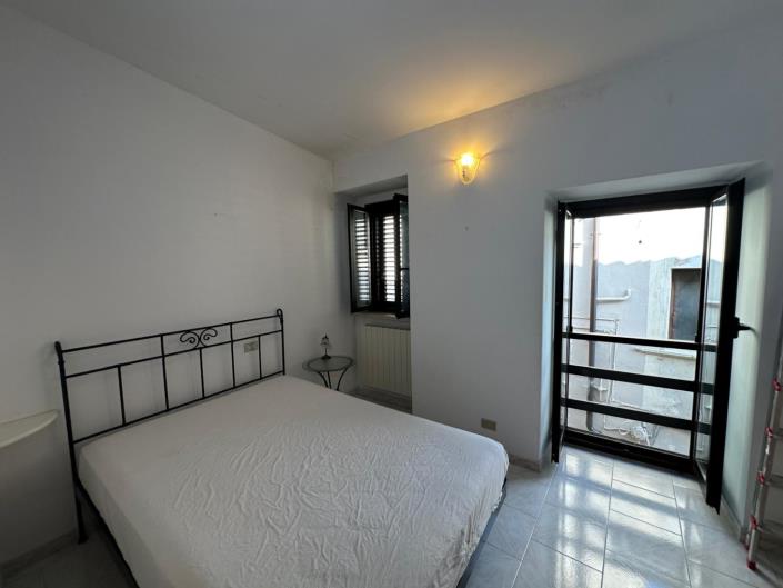 Image No.25-2 Bed House for sale