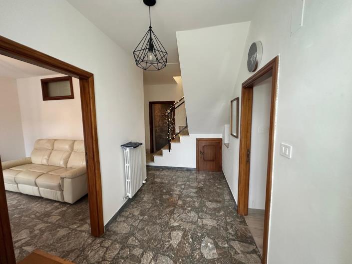 Image No.6-3 Bed House for sale