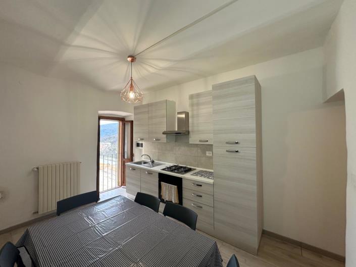 Image No.10-3 Bed House for sale