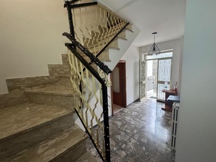 Image No.16-3 Bed House for sale