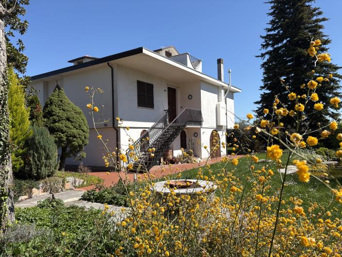 Image No.3-4 Bed Property for sale