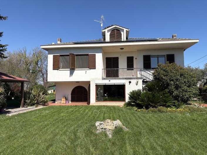 Image No.2-4 Bed Property for sale