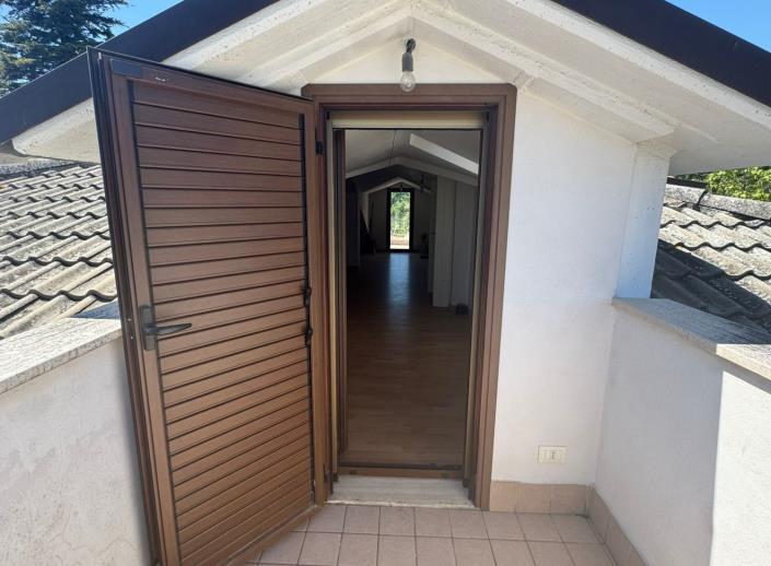 Image No.33-4 Bed Property for sale