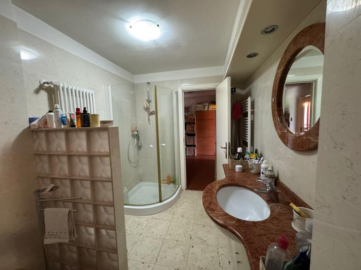 Image No.30-4 Bed Property for sale