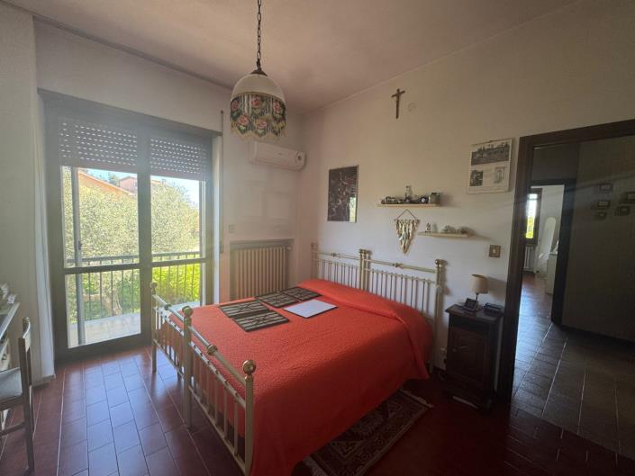 Image No.26-4 Bed Property for sale