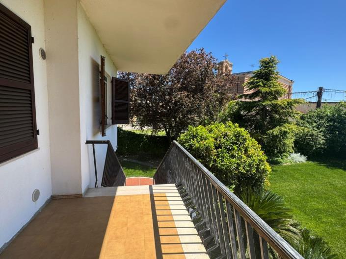 Image No.36-4 Bed Property for sale