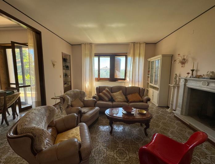 Image No.22-4 Bed Property for sale