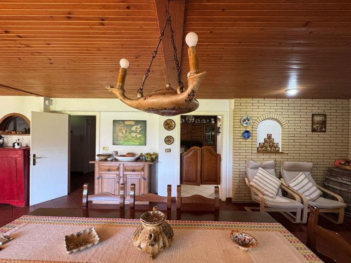 Image No.17-4 Bed Property for sale