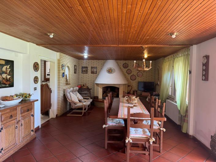 Image No.16-4 Bed Property for sale
