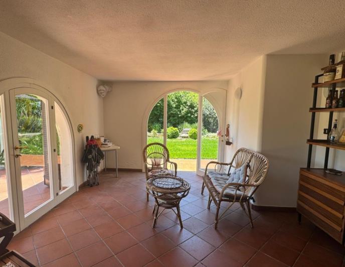 Image No.15-4 Bed Property for sale