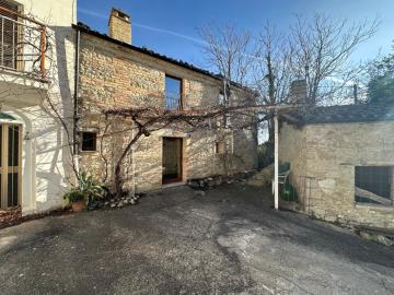 1 - Civitella Casanova, Property