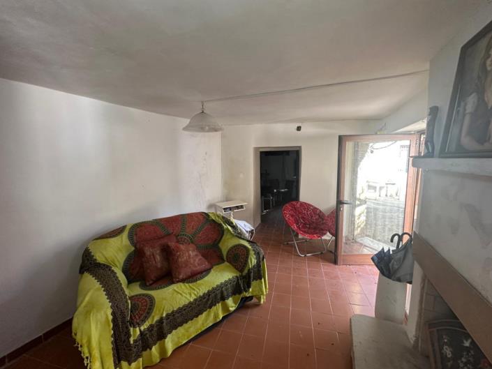 Image No.8-3 Bed Property for sale