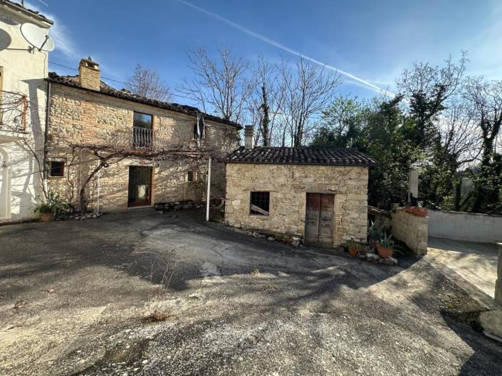 Image No.28-3 Bed Property for sale