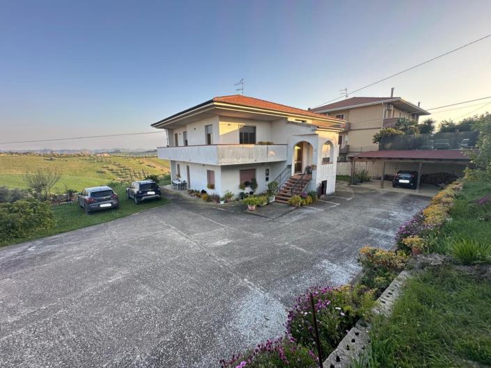 Image No.6-3 Bed Villa for sale