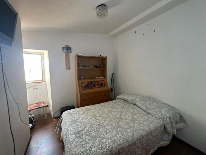 Image No.10-2 Bed Property for sale