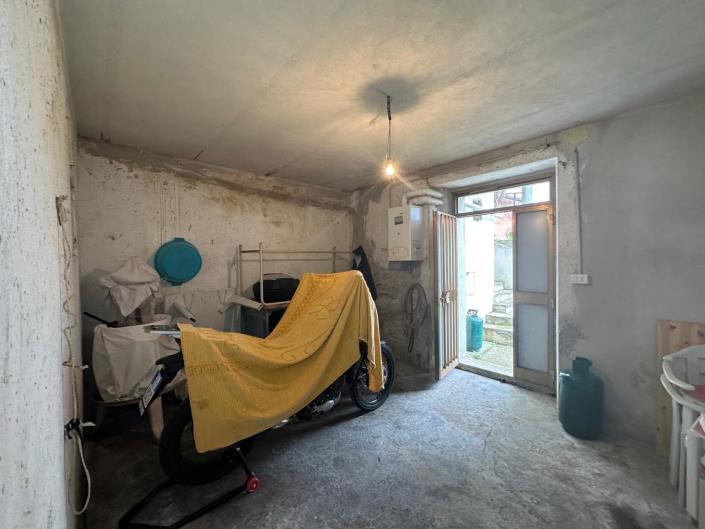 Image No.13-1 Bed Property for sale
