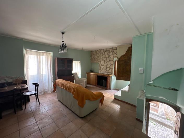 Image No.10-2 Bed Property for sale