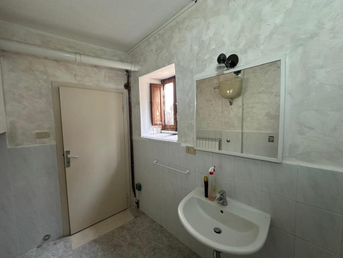 Image No.20-2 Bed Property for sale