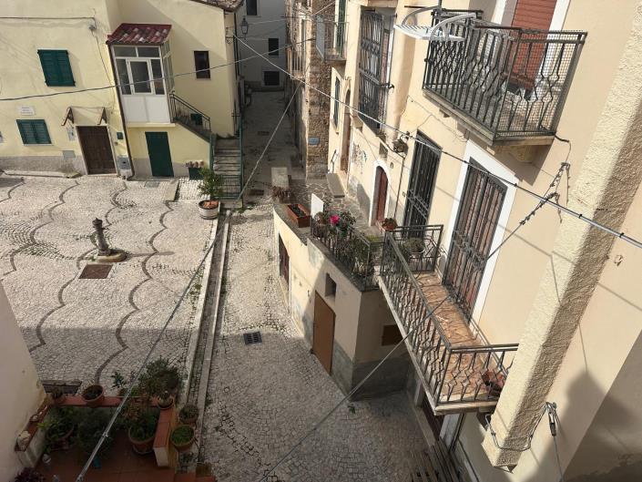Image No.23-2 Bed Property for sale