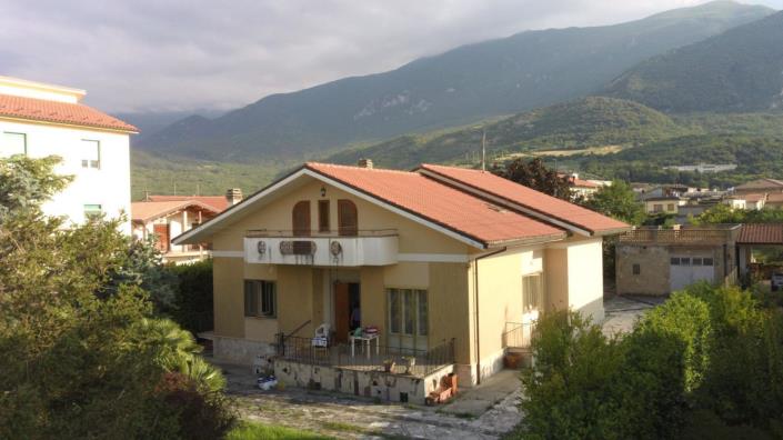 Image No.2-Villa / Détaché de 5 chambres à vendre à Tocco da Casauria