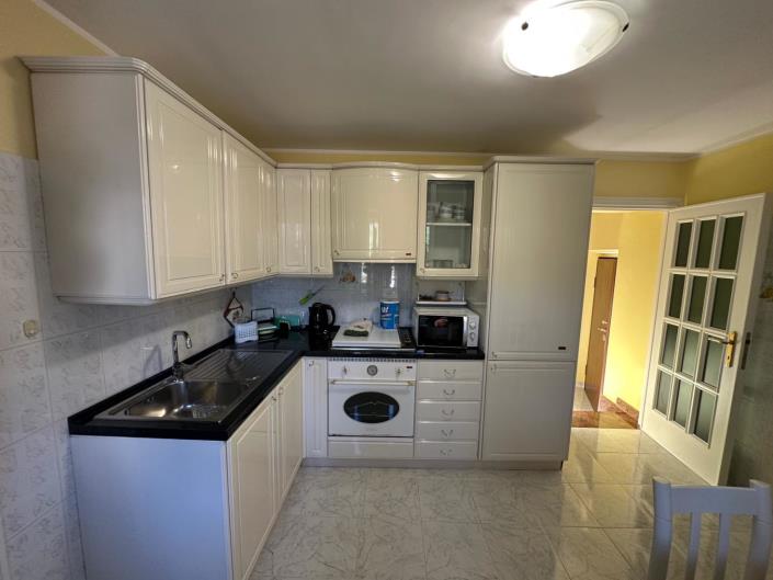 Image No.10-3 Bed Property for sale