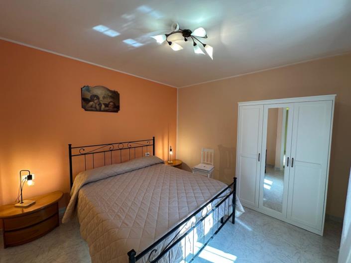 Image No.13-3 Bed Property for sale