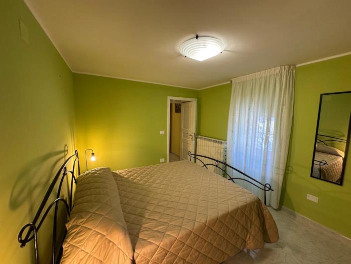 Image No.16-3 Bed Property for sale