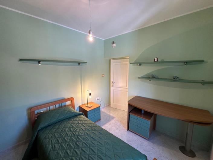 Image No.19-3 Bed Property for sale