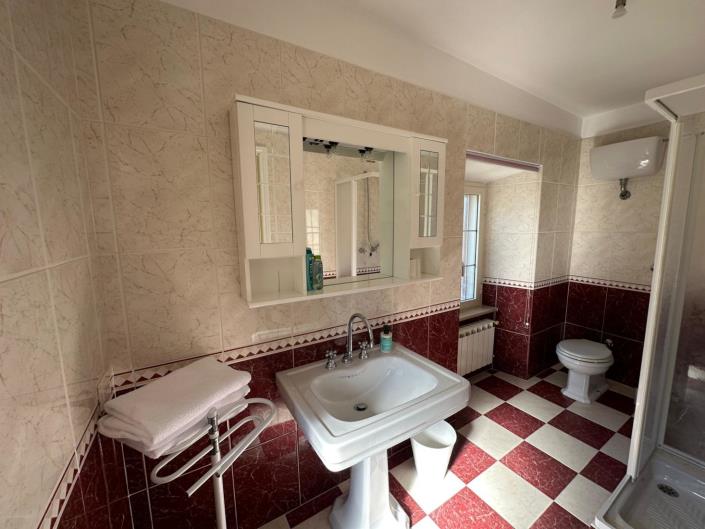 Image No.20-3 Bed Property for sale