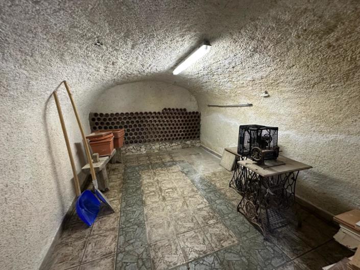 Image No.32-3 Bed Property for sale