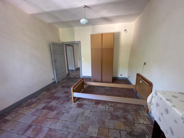 Image No.17-4 Bed Property for sale