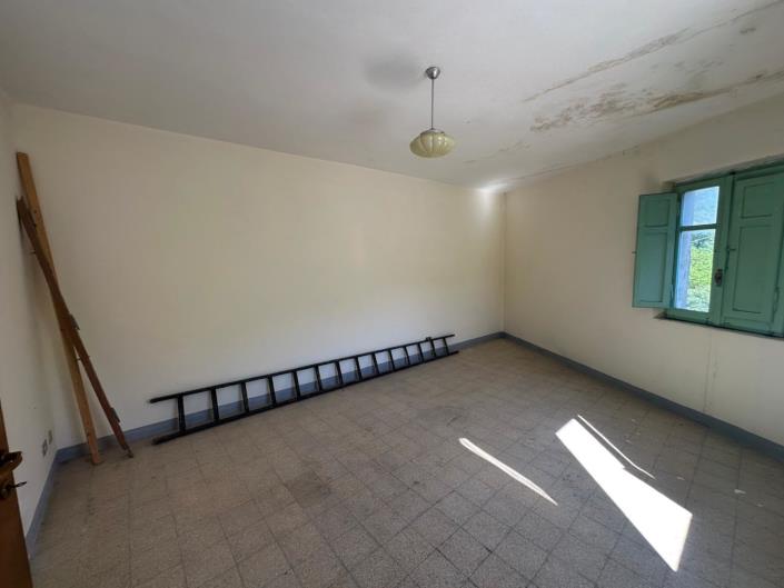 Image No.20-4 Bed Property for sale