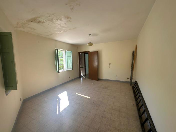 Image No.23-4 Bed Property for sale