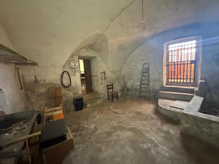 Image No.33-4 Bed Property for sale