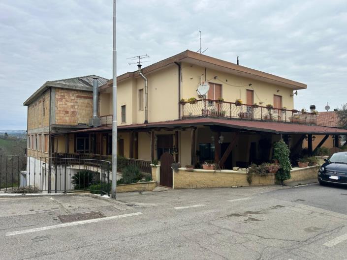 Image No.2-Propriété de 6 chambres à vendre à Montefino
