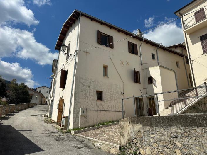 Image No.2-Maison de 2 chambres à vendre à Montebello di Bertona