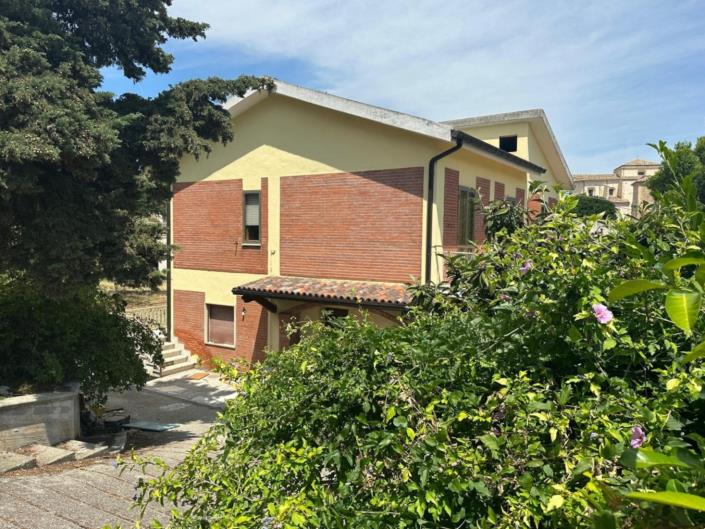Image No.2-4 Bed House/Villa for sale